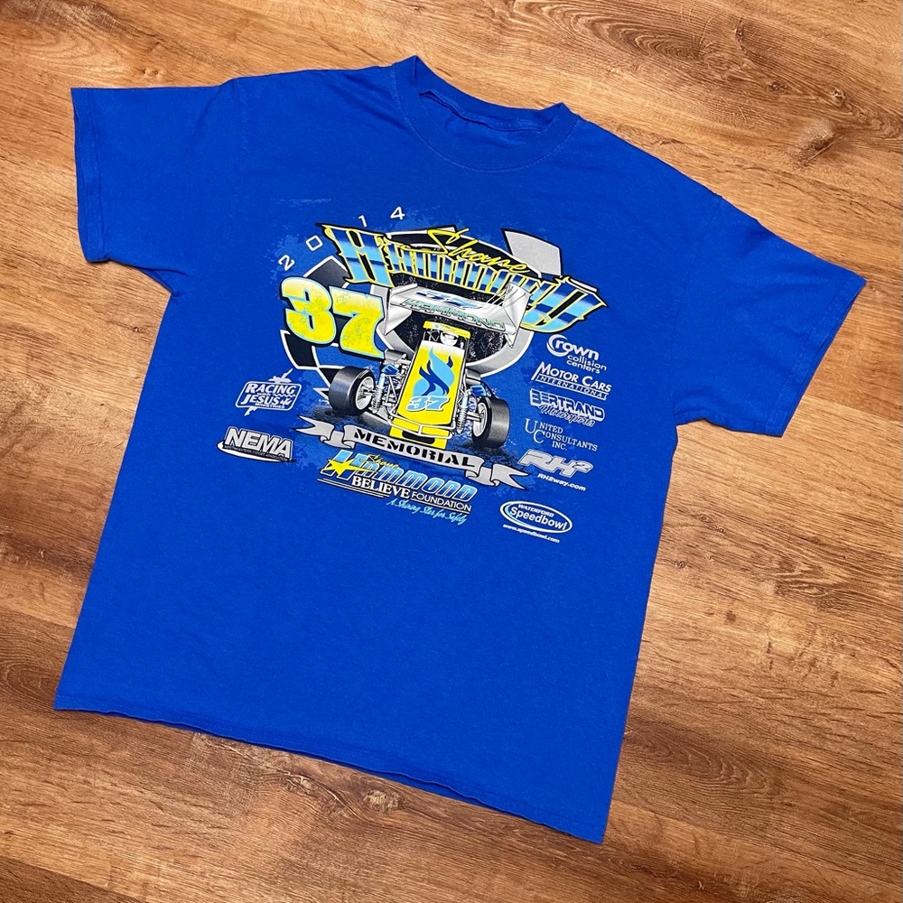Graphic‎ tee